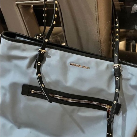 Micheal Kors light blue purse - Picture 2 of 6